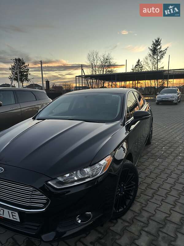 Седан Ford Fusion 2016 в 