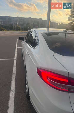 Седан Ford Fusion 2016 в 