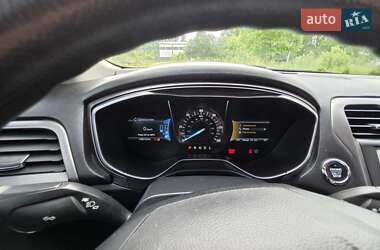 Седан Ford Fusion 2016 в 