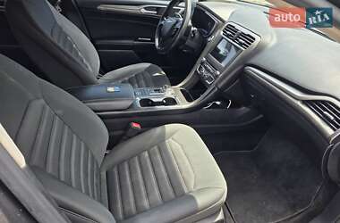 Седан Ford Fusion 2016 в 