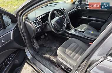 Седан Ford Fusion 2016 в 