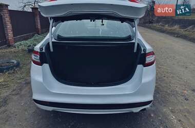 Седан Ford Fusion 2016 в 