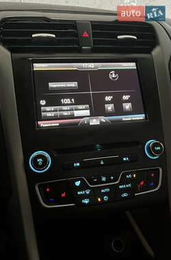 Седан Ford Fusion 2015 в 