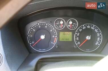 Хэтчбек Ford Fusion 2009 в 