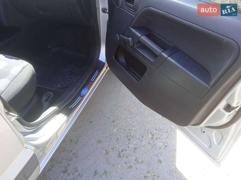Хэтчбек Ford Fusion 2009 в Звягеле
