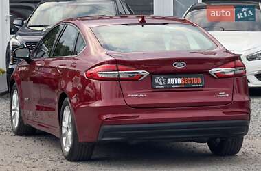 Седан Ford Fusion 2019 в 