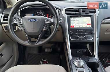 Седан Ford Fusion 2019 в 