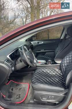 Седан Ford Fusion 2015 в 