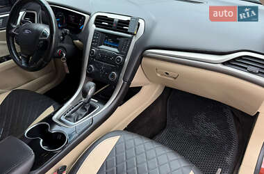 Седан Ford Fusion 2015 в 