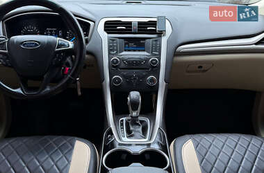 Седан Ford Fusion 2015 в 