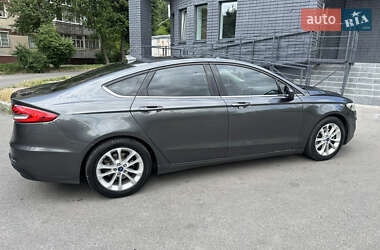 Седан Ford Fusion 2019 в 