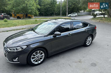 Седан Ford Fusion 2019 в 