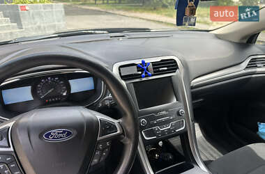 Седан Ford Fusion 2019 в 