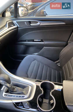 Седан Ford Fusion 2015 в 