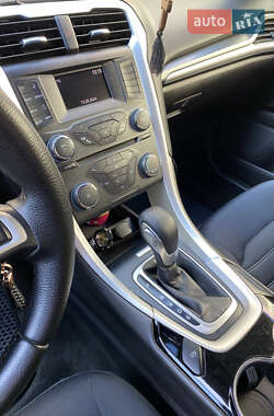 Седан Ford Fusion 2015 в 
