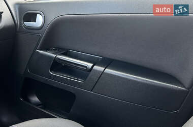 Хэтчбек Ford Fusion 2007 в 