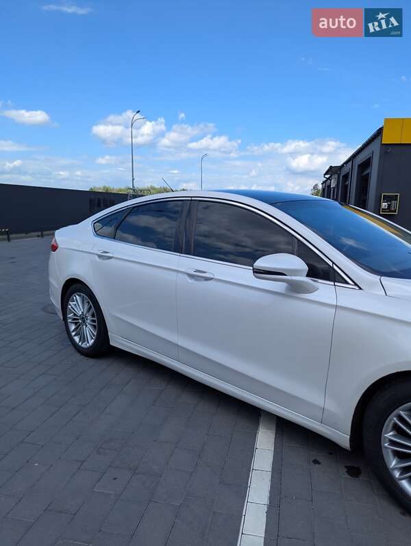 Седан Ford Fusion 2015 в Шептицькому
