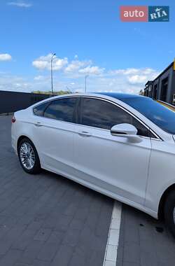 Седан Ford Fusion 2015 в 