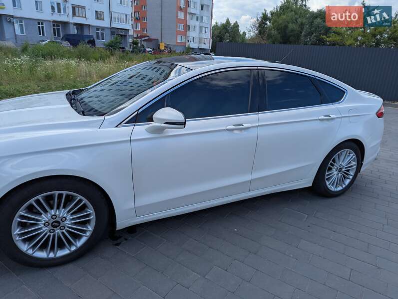Седан Ford Fusion 2015 в Шептицькому