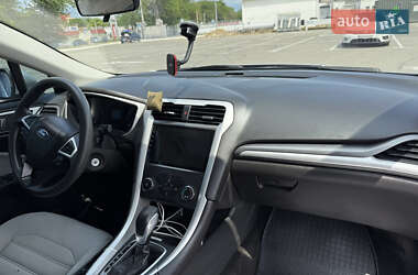 Седан Ford Fusion 2013 в 