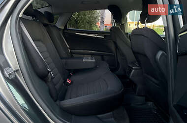 Седан Ford Fusion 2013 в 