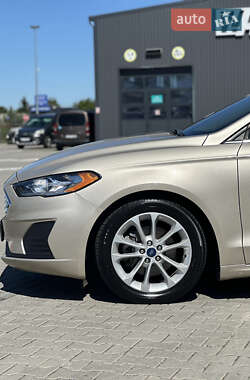 Седан Ford Fusion 2019 в 