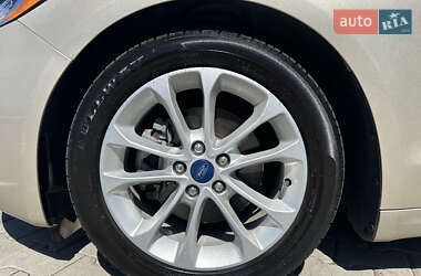 Седан Ford Fusion 2019 в 