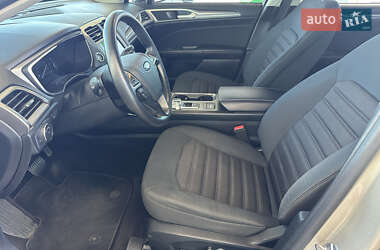 Седан Ford Fusion 2019 в 