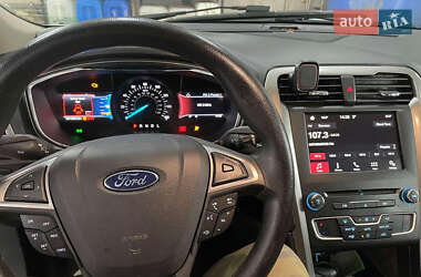 Седан Ford Fusion 2017 в 