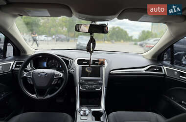 Седан Ford Fusion 2017 в 