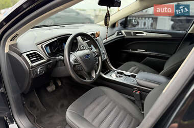 Седан Ford Fusion 2017 в 