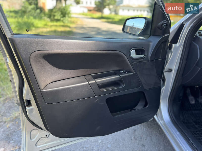 Хэтчбек Ford Fusion 2008 в Звягеле