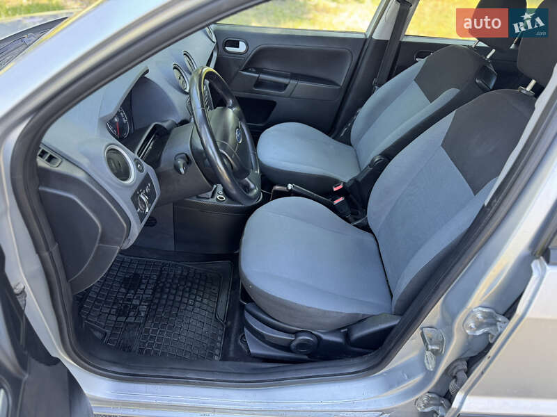 Хэтчбек Ford Fusion 2008 в Звягеле