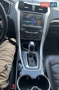 Седан Ford Fusion 2014 в 