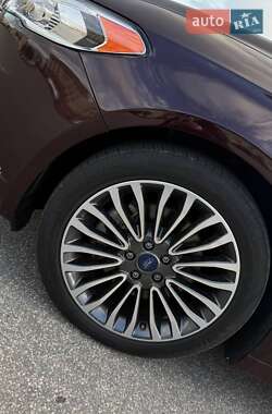 Седан Ford Fusion 2016 в 