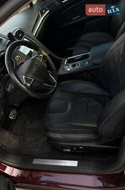 Седан Ford Fusion 2016 в 