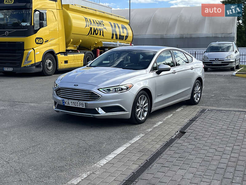 Седан Ford Fusion 2017 в 