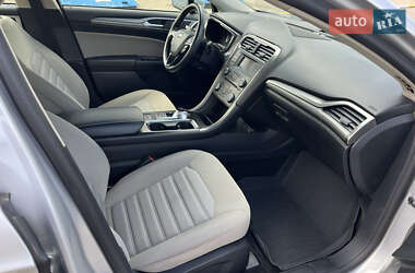 Седан Ford Fusion 2017 в 