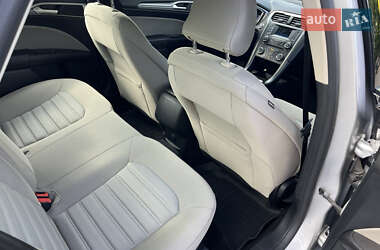 Седан Ford Fusion 2017 в 