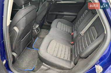 Седан Ford Fusion 2016 в 