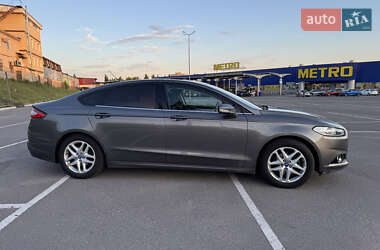 Седан Ford Fusion 2013 в 