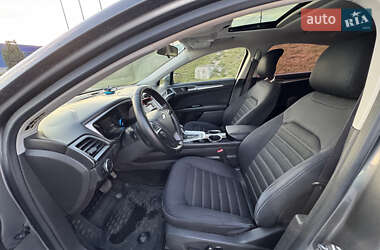 Седан Ford Fusion 2013 в 