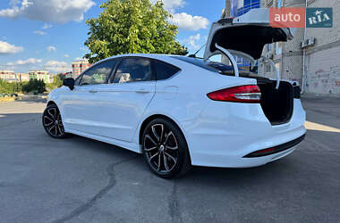 Седан Ford Fusion 2017 в 