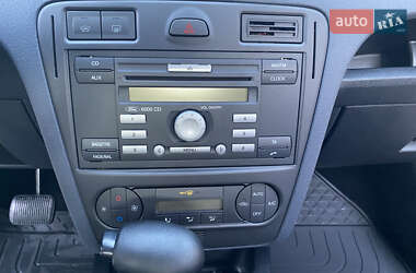 Хэтчбек Ford Fusion 2010 в 