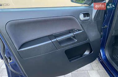 Хэтчбек Ford Fusion 2010 в 