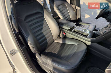 Седан Ford Fusion 2016 в 