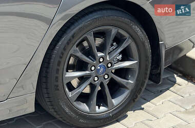 Седан Ford Fusion 2016 в 