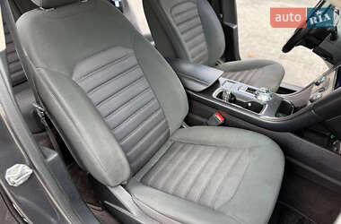 Седан Ford Fusion 2016 в 