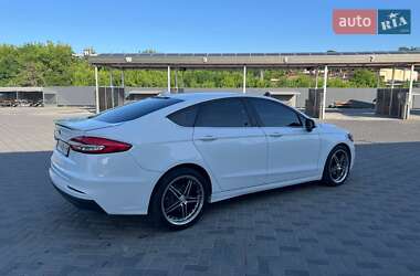 Седан Ford Fusion 2019 в 