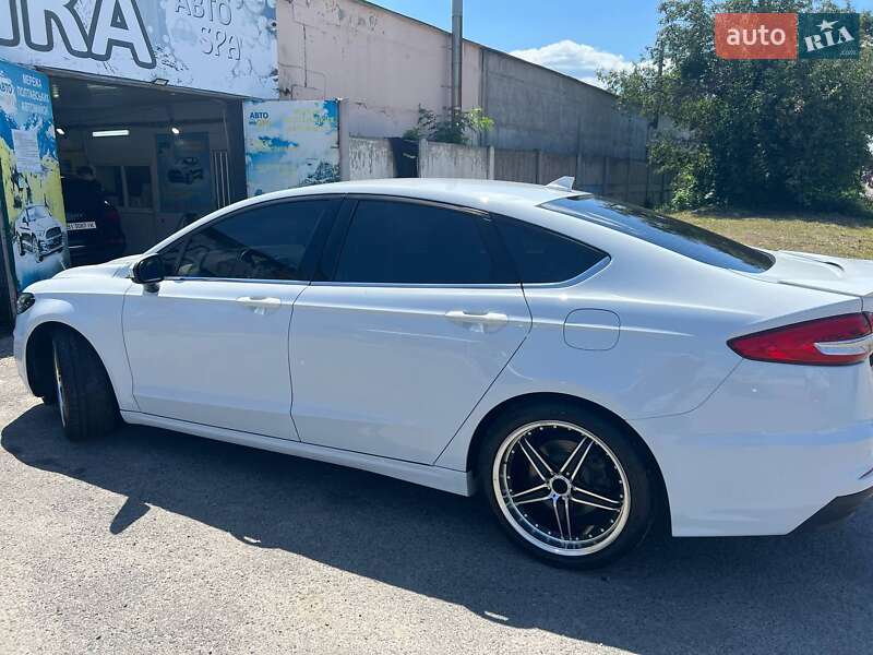 Седан Ford Fusion 2019 в Полтаві